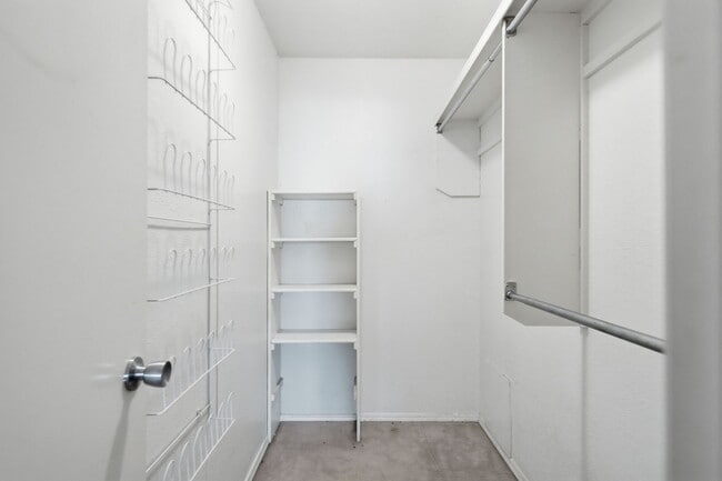 Building Photo - Move-in ready 2-bed, 2-bath condo in the desirable Shadow Mountain community!