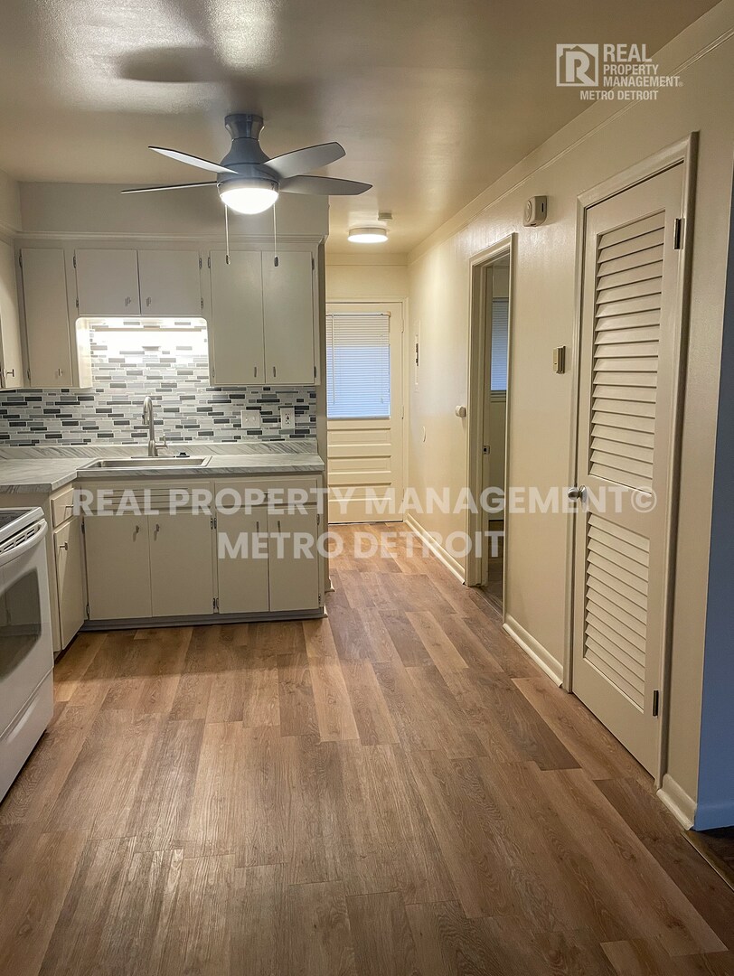 Building Photo - 4192 Drouillard St