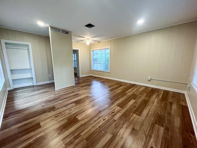 Building Photo - 2734 SW 3rd Pl