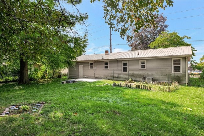 Building Photo - 2 BED / 1 BATH HOUSE IN CENTRAL CHAMPAIGN ...
