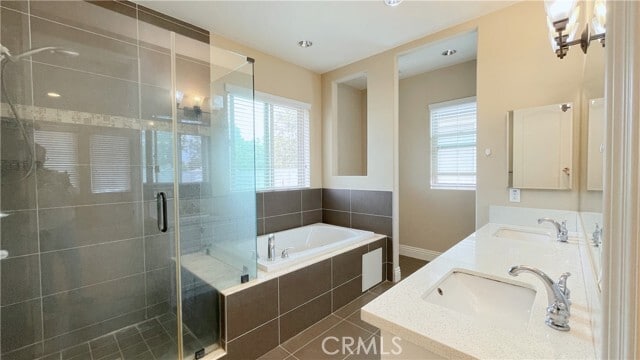 Building Photo - 5921 Alessandro Ave