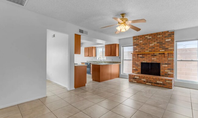 Building Photo - 2935 S Mollera