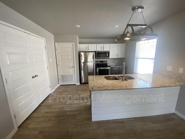 Building Photo - 1813 Osage St