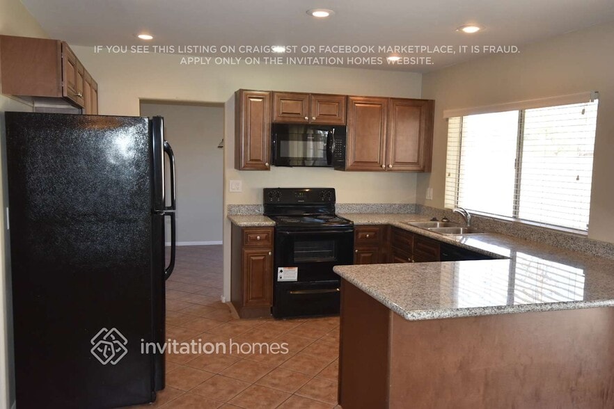 Building Photo - 10639 N 48th Dr