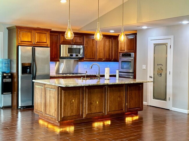 Building Photo - Rare Kent Gem, 3 BR | 3 BA | 2 DEN | 0.41 ...