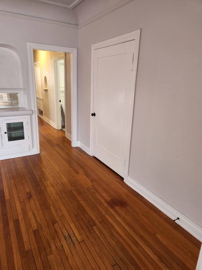 Dinning room hallway - 335 49th E St