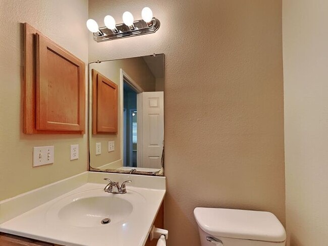 Building Photo - *No App Fee.*1 Month FREE Rent w/move in b...