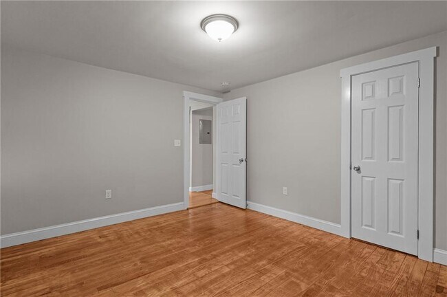 Building Photo - 54 Hillside Ave