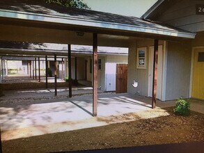 Building Photo - LIVINGSTON2709-11