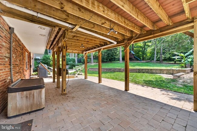 Building Photo - 6443 Walters Woods Dr