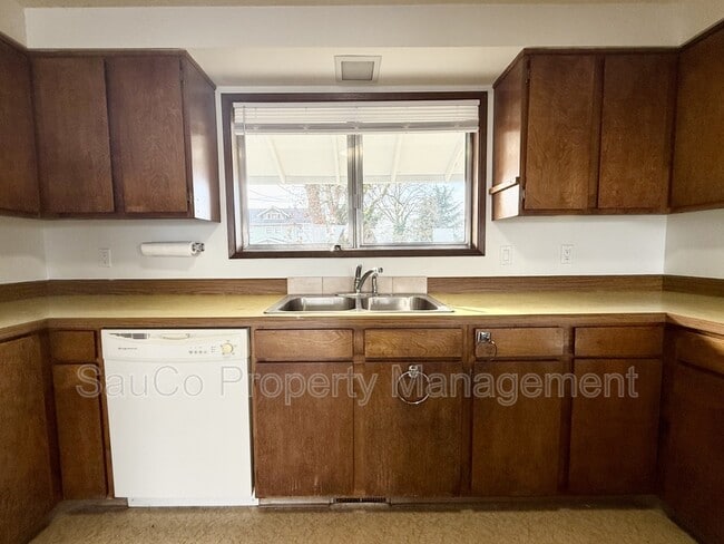 Building Photo - 344 S 2nd St