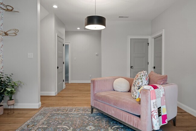 Building Photo - 3618 Graythorne Dr
