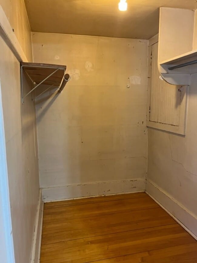 Building Photo - 654 Jefferson St