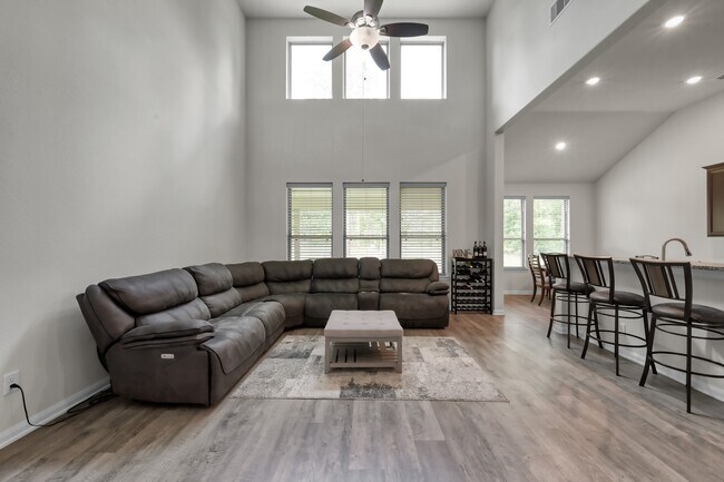 Building Photo - 6185 White Oak Leaf Lp