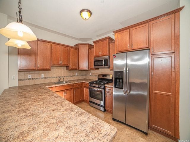 Building Photo - 975 Main St