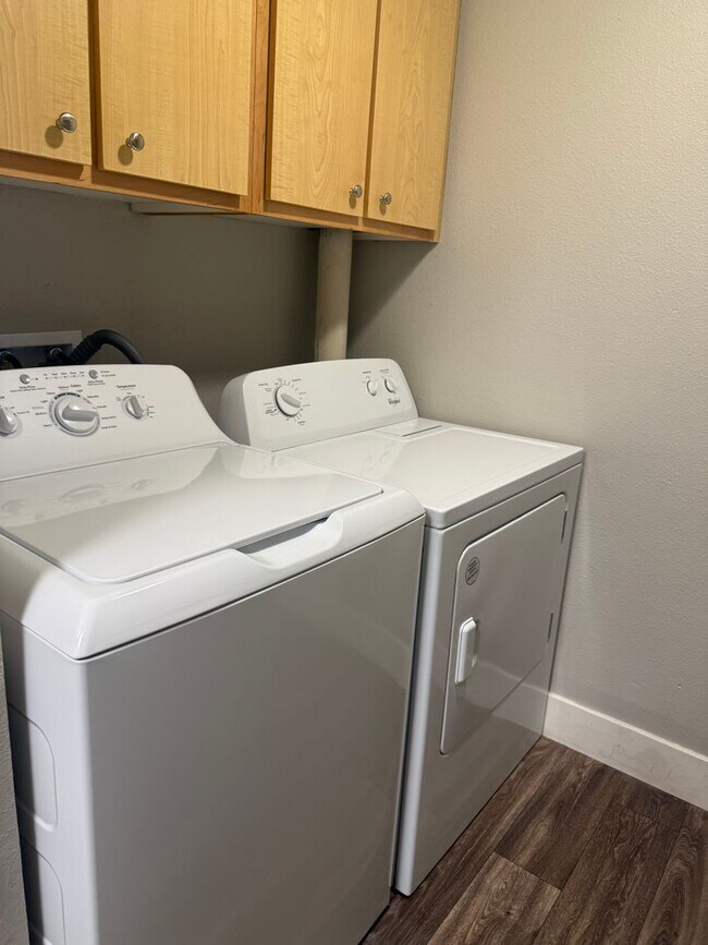 Building Photo - A New Wave of Living Here At Powell Court Apartments!