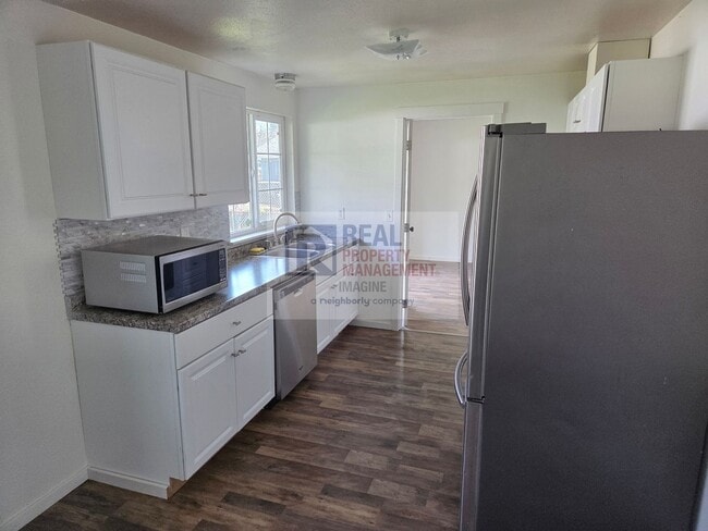 Building Photo - Updated 5 Bedroom Home!