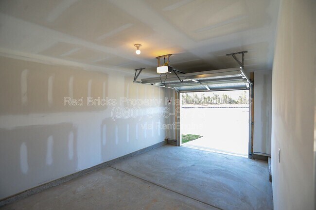 Building Photo - 230 Winston Ln