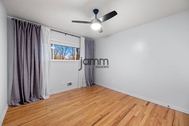 Building Photo - 268 Edgewood Dr