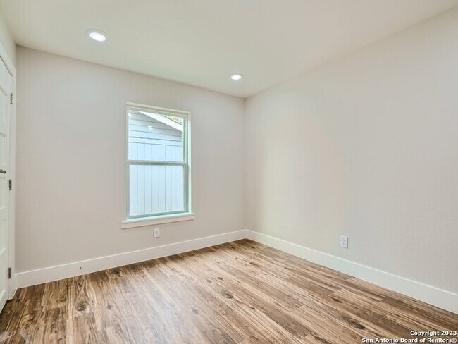 Building Photo - 839 Oasis St