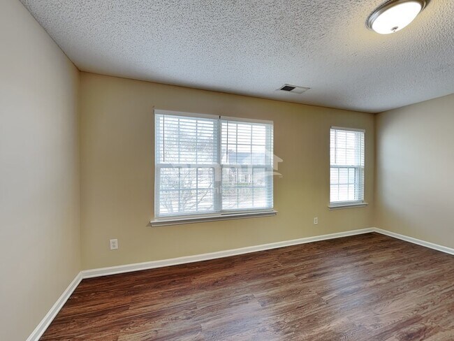 Building Photo - 10741 Glenluce Avenue