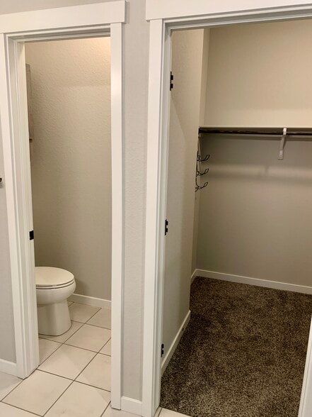 Building Photo - 6461 Vistancia Ave