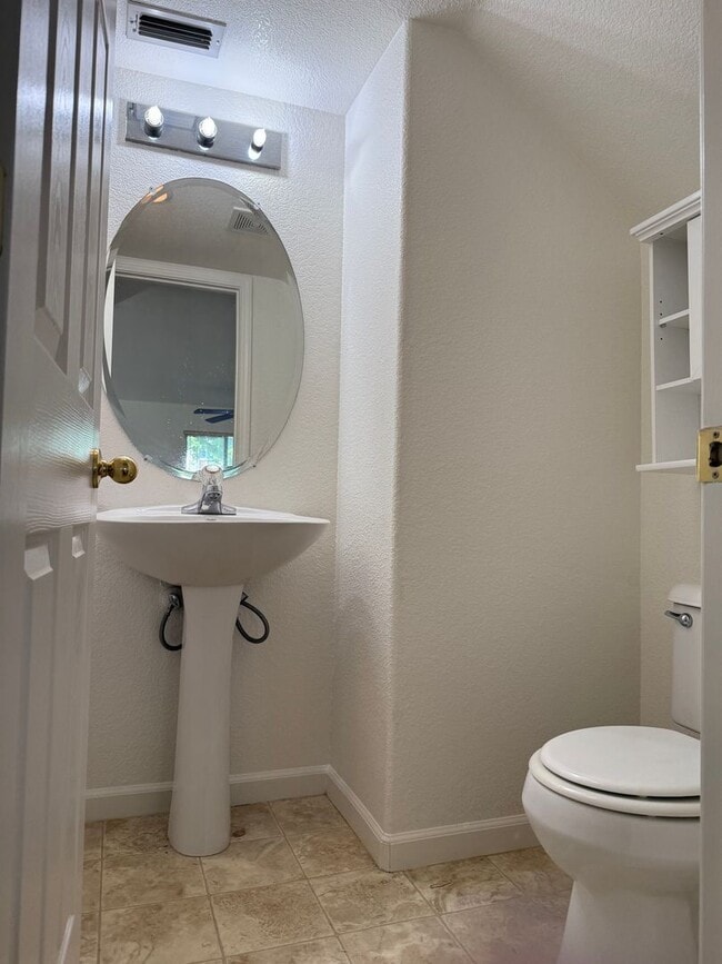 Building Photo - LARGE CORNER LOT 2 STORY 4 BED HOME IN MATHER