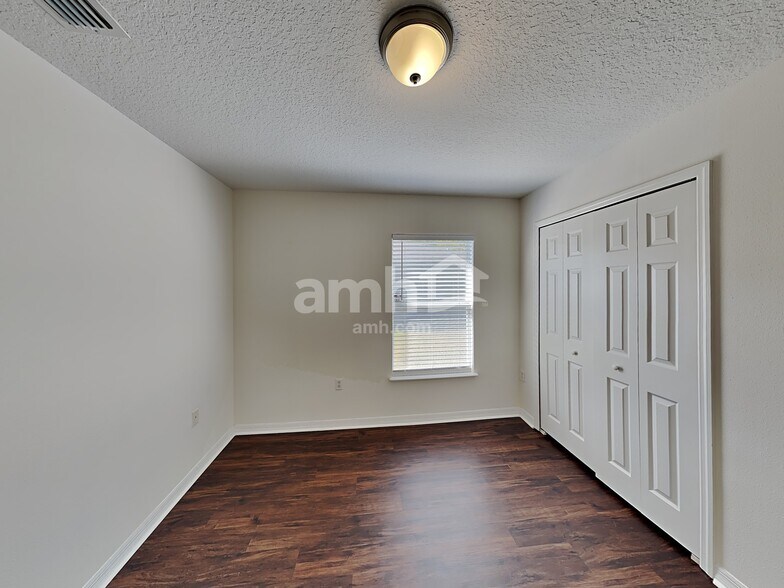 Building Photo - 5549 Shady Pine St S