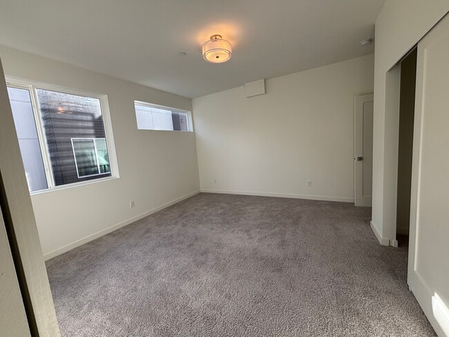 Building Photo - 18526 Wallingford Ave N