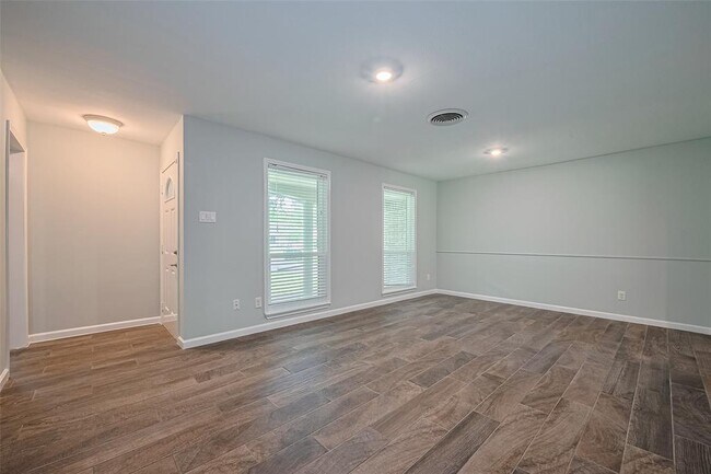 Building Photo - 9011 Bintliff Dr