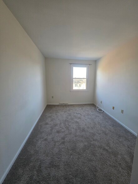 Building Photo - 8315 Countryside Ln