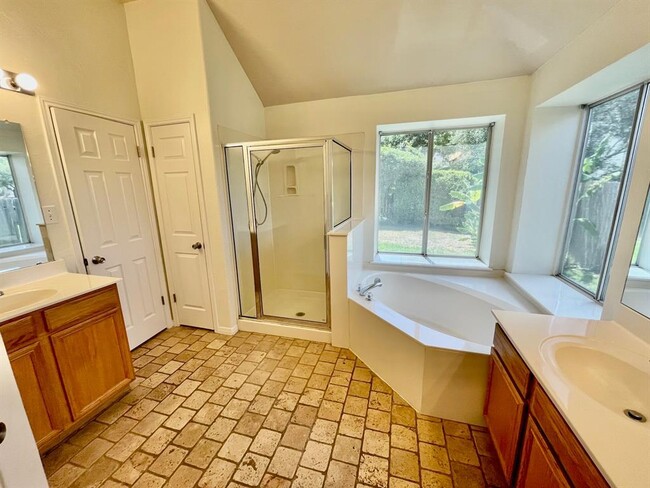 Building Photo - 902 Cashew Ln