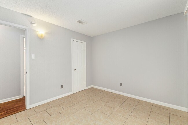 Building Photo - 9516 Pagewood Ln