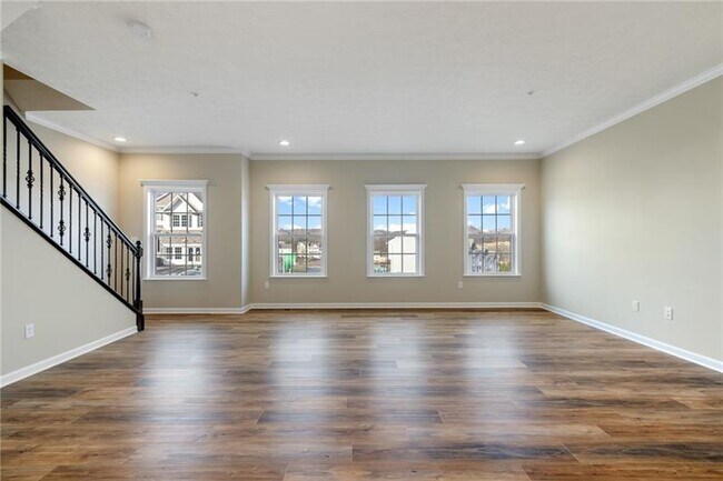 Building Photo - 2858 Canterbury Dr