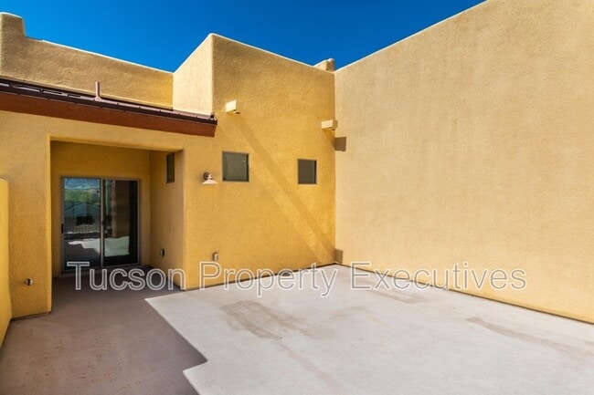 Building Photo - 2442 E Emerald Moon Dr