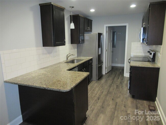 Building Photo - 604 Victory Grove Church Rd