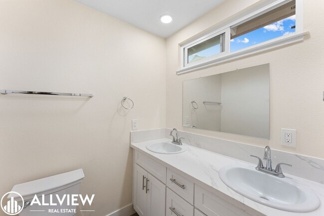 Building Photo - Beautifully Renovated 3-Bedroom Home in Huntington Beach!