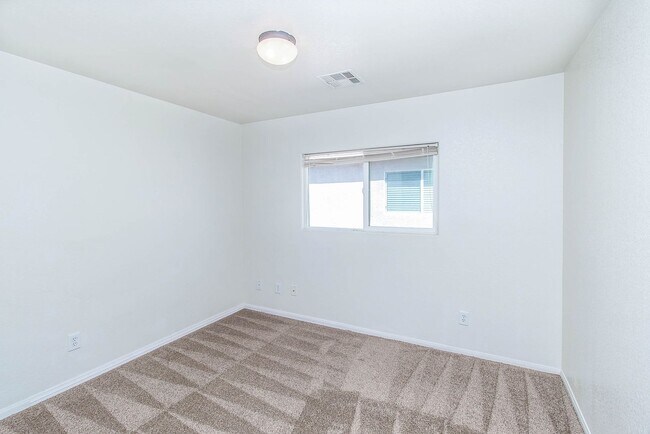 Building Photo - BEAUTIFUL SINGLE-STORY HOME LOCATED IN LAS...