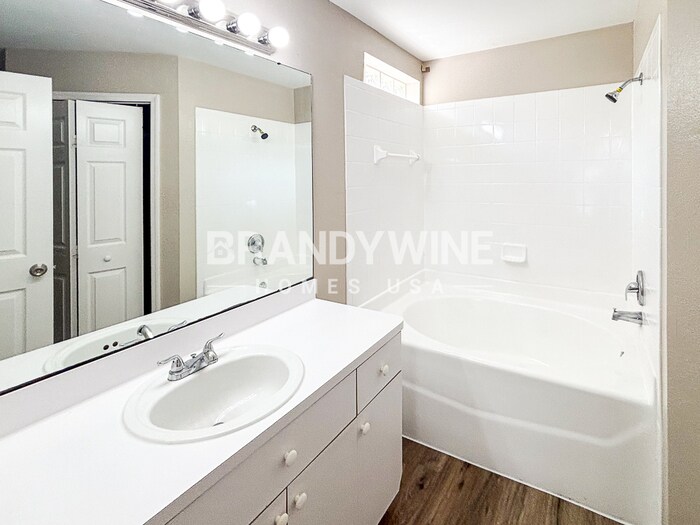 Building Photo - 323 Summer Sails Dr