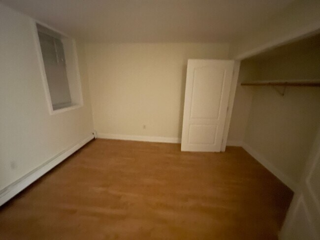 Building Photo - 3-bed Brownstone on Comm Ave in Packard's ...