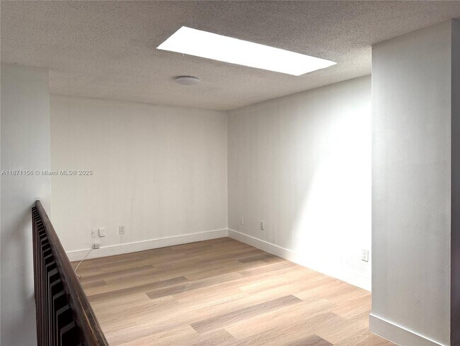 Building Photo - 2732 W 54th St