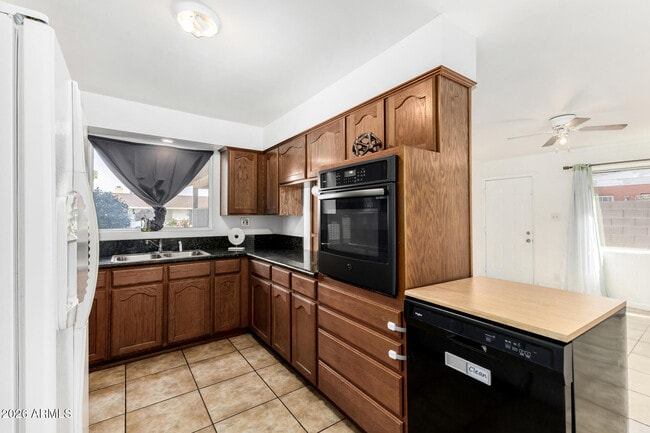 Building Photo - 3945 W Orange Dr