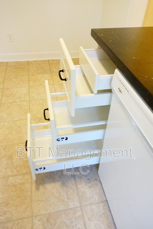 Building Photo - 812 Greenwood Cir