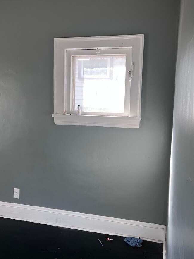 Building Photo - 12706 Iowa Ave