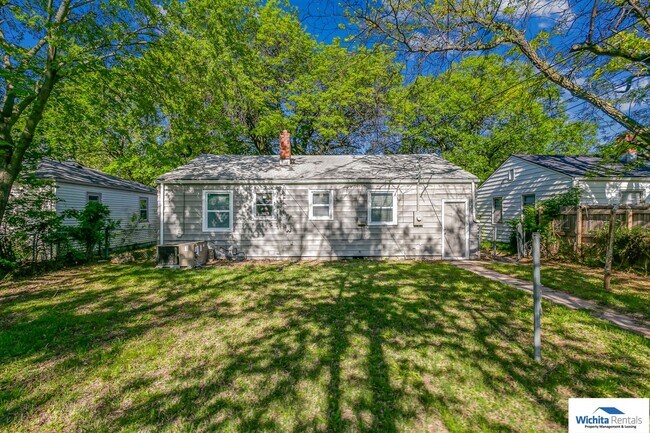 Building Photo - ***Showings starting 01/05/26***