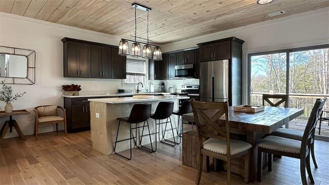 Building Photo - 360 Prince Dr