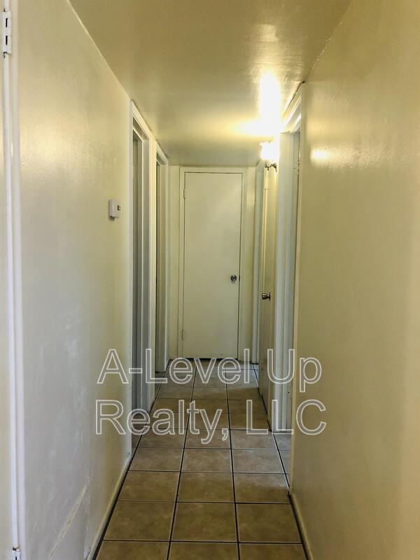 Building Photo - 316 E Elm St