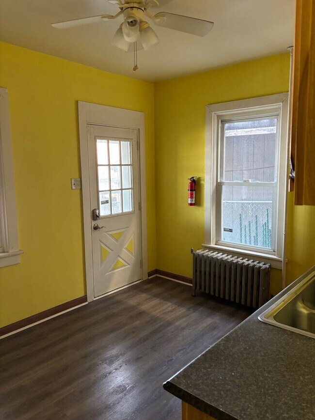 Building Photo - 3 Bedroom 1 Bath in Harrisburg, PA!