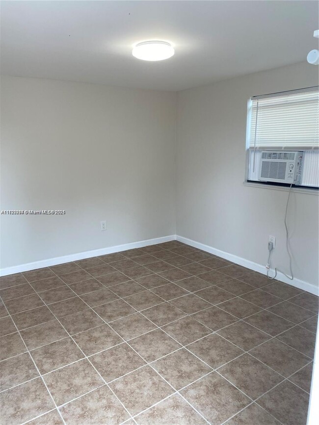 Building Photo - 12531 E Golf Dr