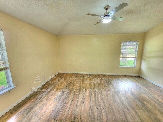 Building Photo - 433 Casheros Cove Dr